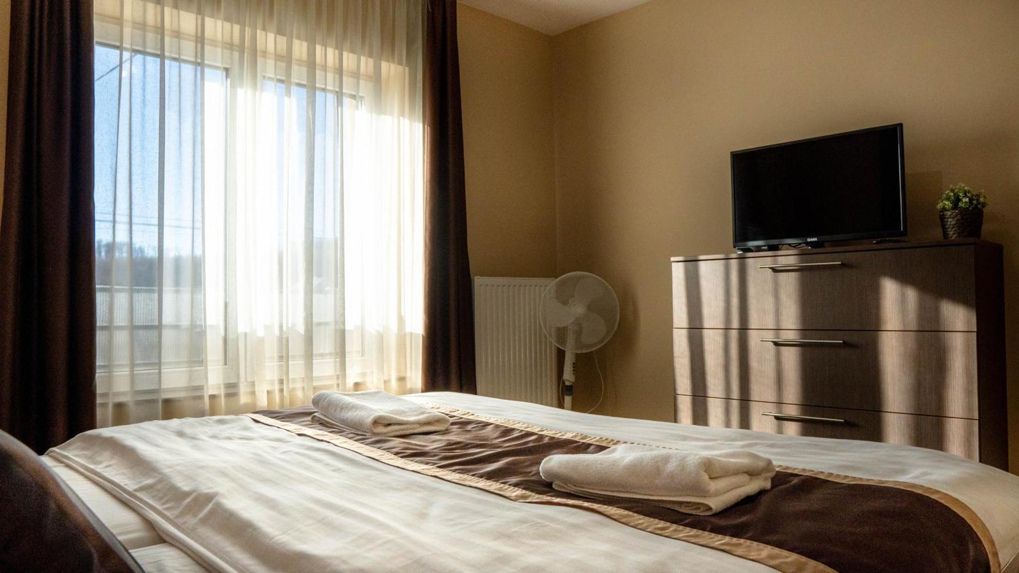 Family Apartman เอปลีนี ภายนอก รูปภาพ